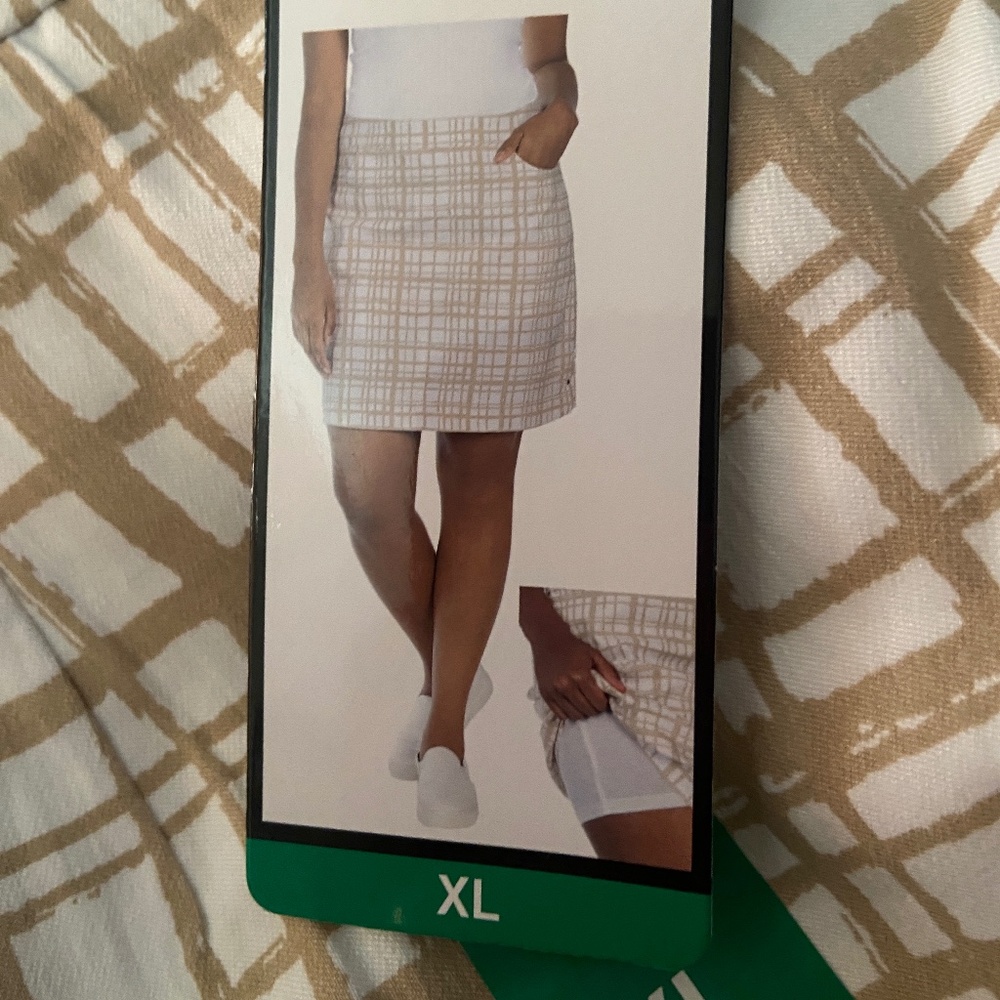 Hilary Radley Super Stretch Skort Ladies XL tan & white Tennis/Golf New w/ Tags